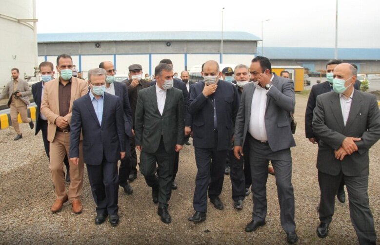 وزیر کشور از مخازن نگهداری روغن نباتی نوشهر بازدید کرد