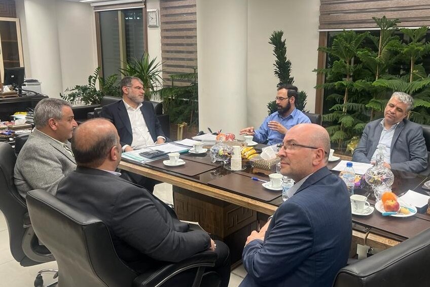 دیدار وزیر جهاد کشاورزی با رئیس هیات مدیره و دبیر انجمن تامین کنندگان فرآورده های خام دامی / ضرورت تسریع در تامین ارز واردات گوشت قرمز