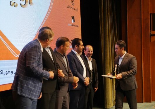 اعطای دریافت تندیس زرین دهمین جشنواره برند محبوب مصرف کنندگان به برند اویلا