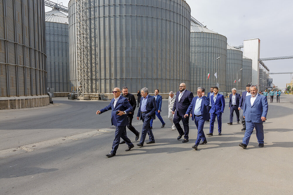 بازدید اعضای هیات مدیره مجمع کارآفرینان ایران از کارخانجات گروه صنعتی و پژوهشی زر + تصاویر