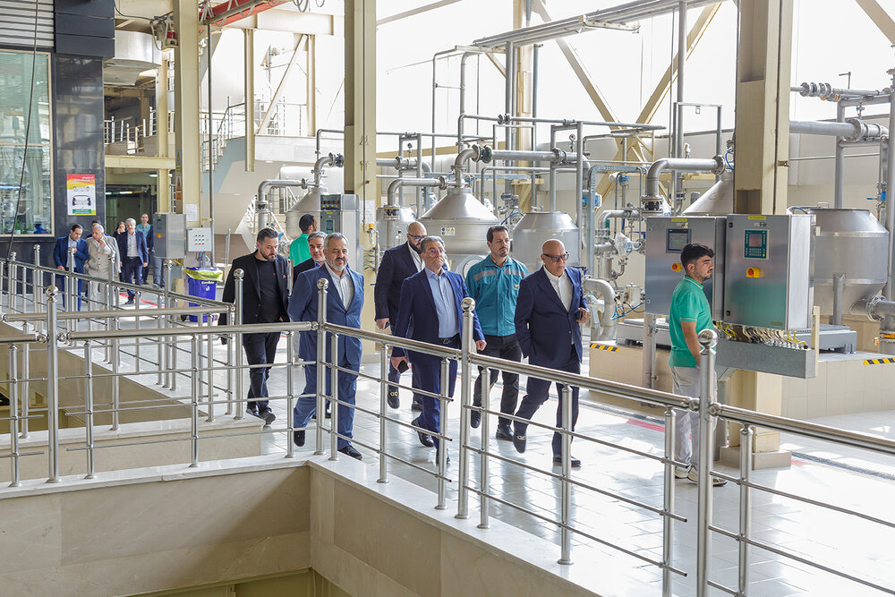 بازدید اعضای هیات مدیره مجمع کارآفرینان ایران از کارخانجات گروه صنعتی و پژوهشی زر + تصاویر