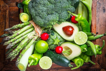 آشنایی با مهمترین خواص سبزیجات برای بدن! (حفظ + بهبود سلامت بدن + انواع خواص برای کودکان)