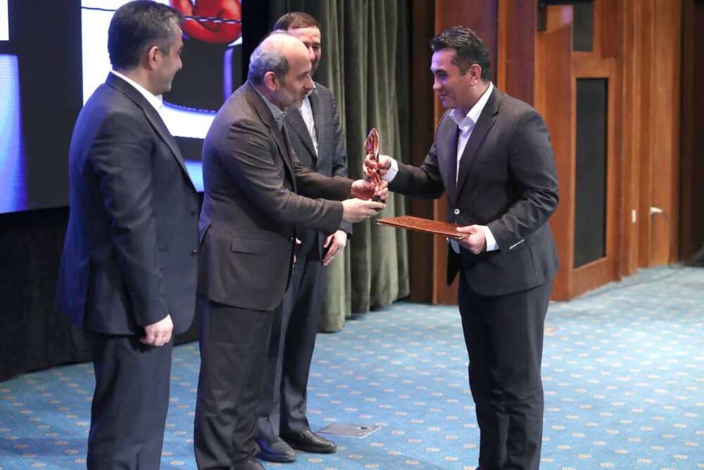 تندیس زرین بهترین آگهی بازرگانی برای اویلا اکسترا بالانسر