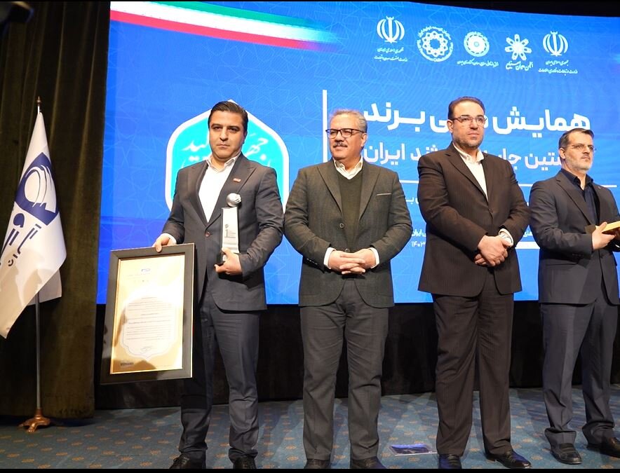 «نوین زعفران» جایزه ویژند را زعفرانی کرد