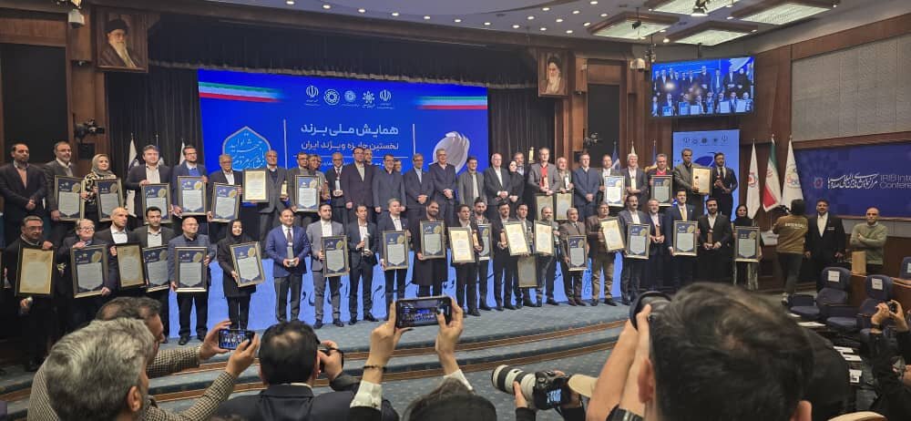 «نوین زعفران» جایزه ویژند را زعفرانی کرد