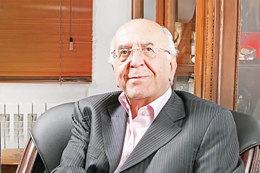 بهروز فروتن کیست