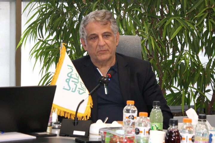 دولت سالانه ٥٠٠ همت هزینه می کند تا قیمت نان در کشور ثابت باشد اما حتی در یک محله هم قیمت نان ثابت نیست