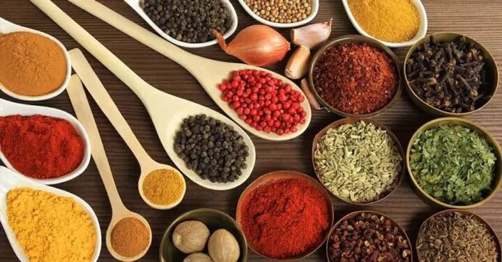 افزودنی های غذایی چیست؟ انواع، کاربرد، جدول و افزودنی های خطرناک
