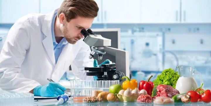 کنترل کیفیت مواد غذایی چیست؟ مراحل، روش‌ها و آزمایش‌ها