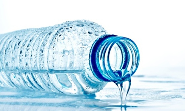 آب معدنی‌های بی نام و نشان را نخورید بیماریها درکمین هستند