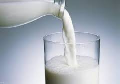 شیر سرد یا گرم؟ کدام را بنوشید بهتر است؟