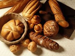 هنگام خوردن نان به این نکات توجه کنید/ میزان کالری و ویژگی نان ها را بدانید