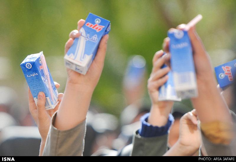 شیر رایگان مدارس ایران هم منحصر به استریلیزه شد