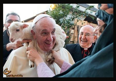 عکس/ شوخی عجیب یک زن با پاپ