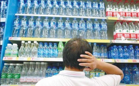 پای آب بسته‌بندی وارداتی به ایران باز شد/ آب معدنی های ۲۰ هزار تومانی فرانسوی در بازار