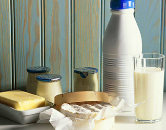 ضرورت اختصاص یارانه به تولیدکنندگان محصولات لبنی/ تهدید سلامت جامعه با گرانی شیر