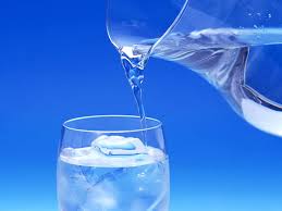10 راه برای اینکه در طول روز آب بیشتری بنوشید